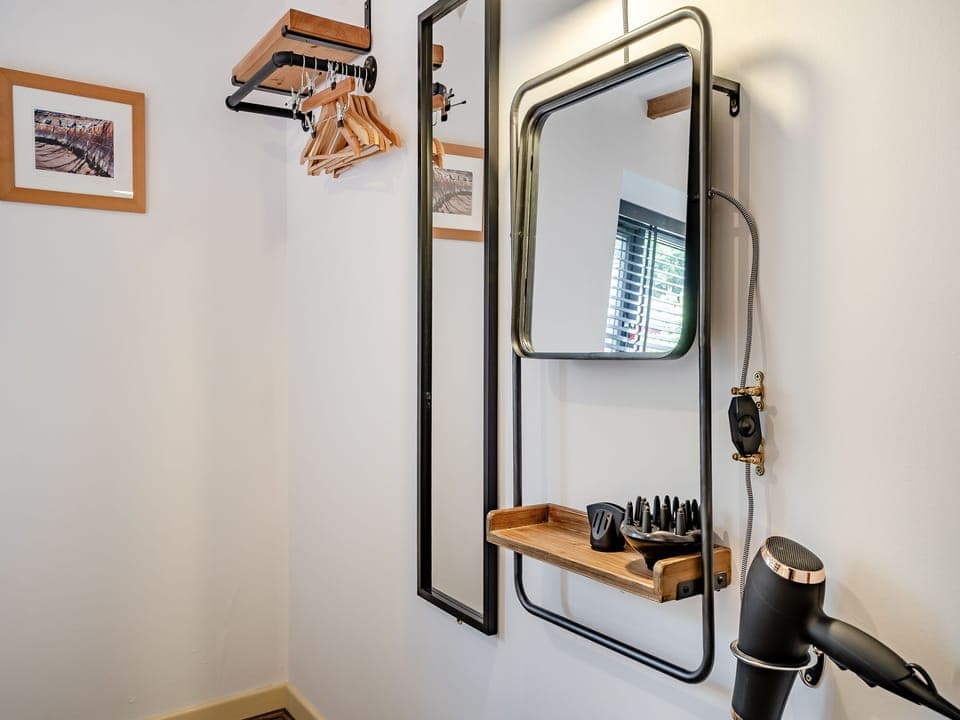 Interior | The Old Cowsheds 1 - Dairy - Gaer Cottages, Cribyn, Lampeter