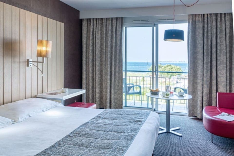 Superior Double Room | In-room safe, soundproofing, free WiFi, bed sheets