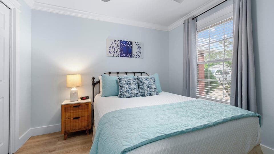 4 bedrooms, individually decorated, individually furnished, bed sheets