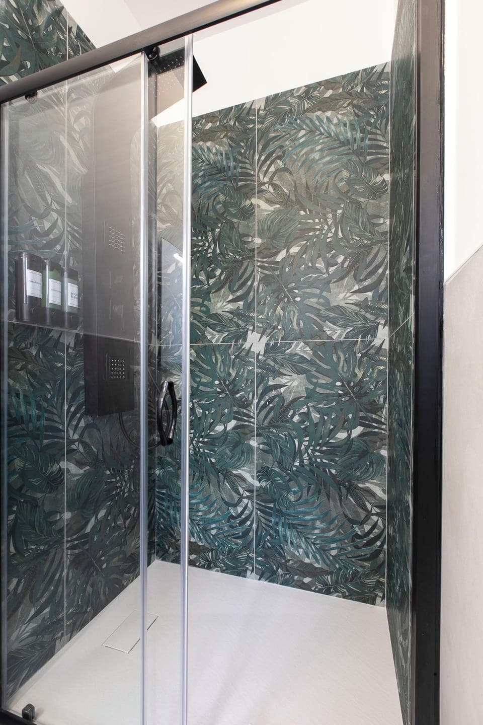 Comfort Double or Twin Room, Non Smoking, Private Bathroom | Bathroom | Shower, free toiletries, hair dryer, towels