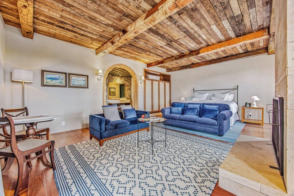 Royal Suite, Garden View | In-room safe, blackout drapes, free WiFi