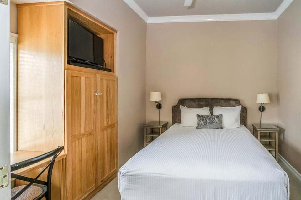 Comfortable Unit with Queen size bed