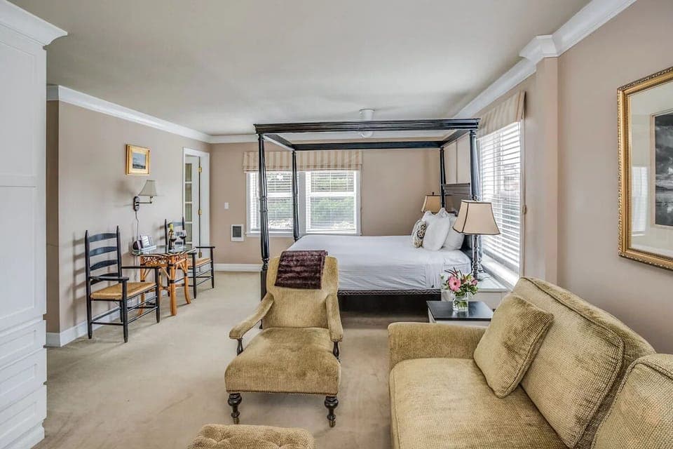 Unit with Queen size bed