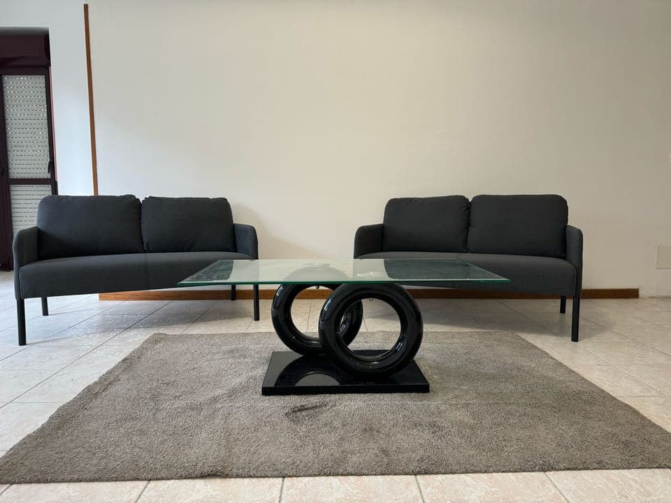 31-inch flat-screen TV with satellite channels, Netflix, Hulu