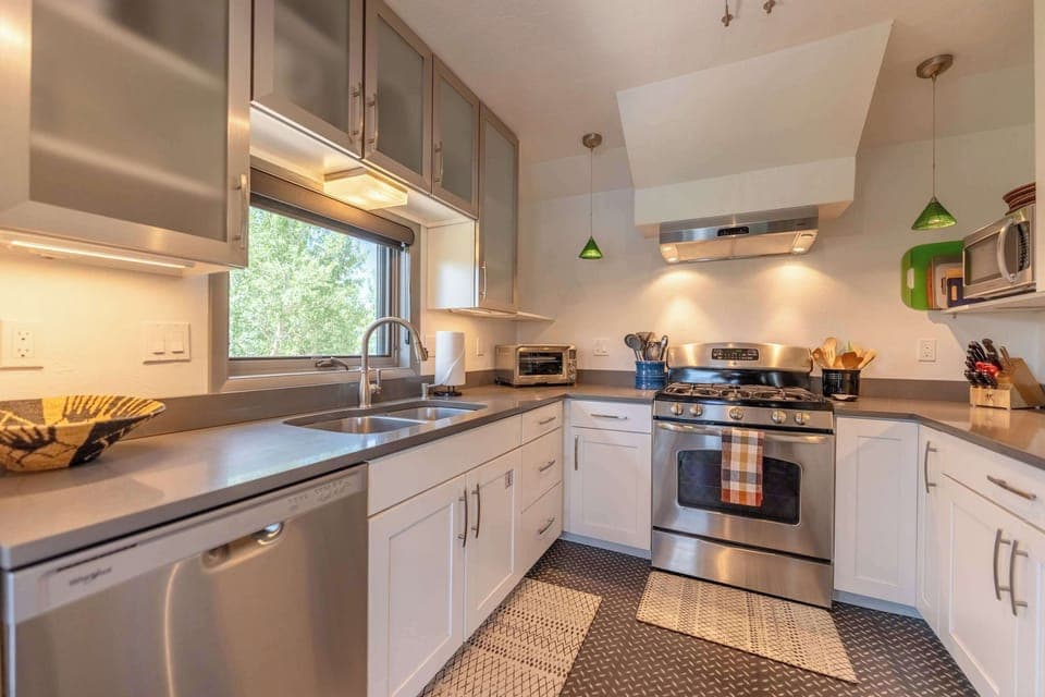 Fully equipped kitchen