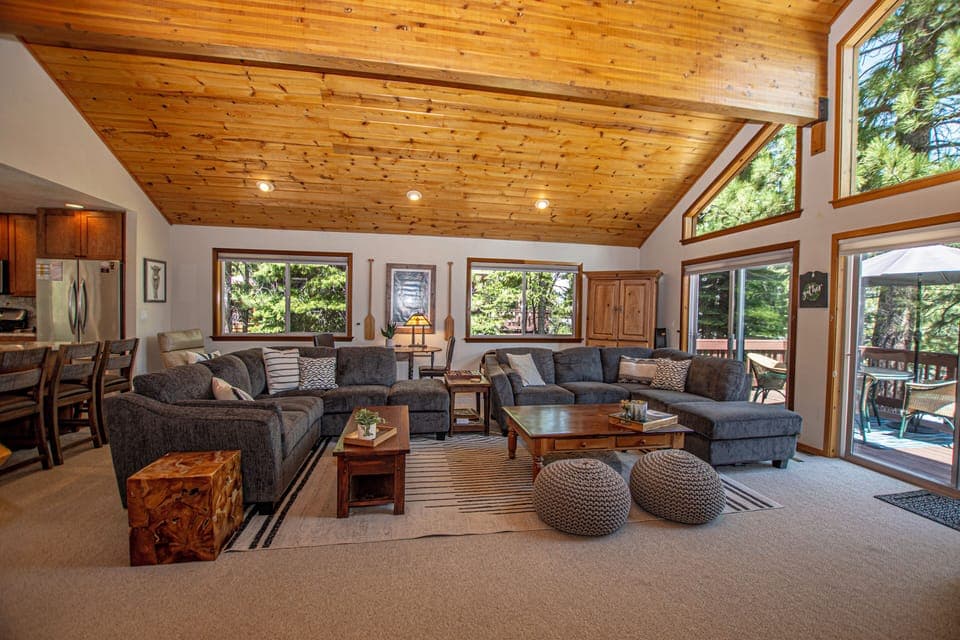 Eagle Pines - Living Area