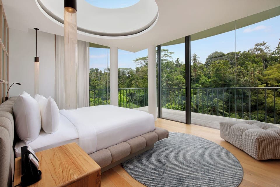 Free minibar, in-room safe, desk, laptop workspace