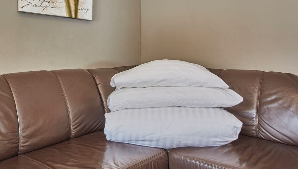 Comfort Apartment, 2 Bedrooms, Mountain View | Living area | 50-inch flat-screen TV with cable channels