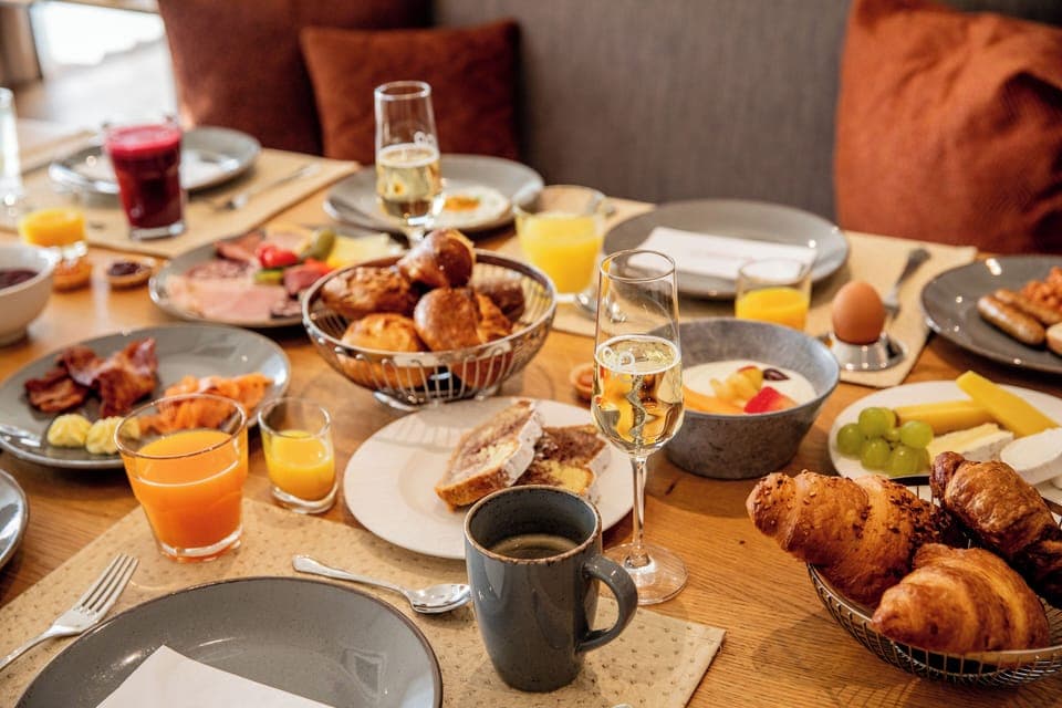 Free daily buffet breakfast