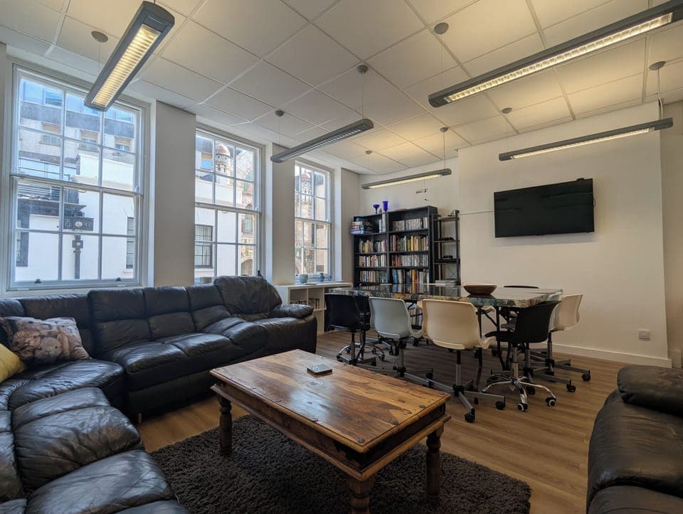 Penthouse Lounge-Kitchen-Diner view to front