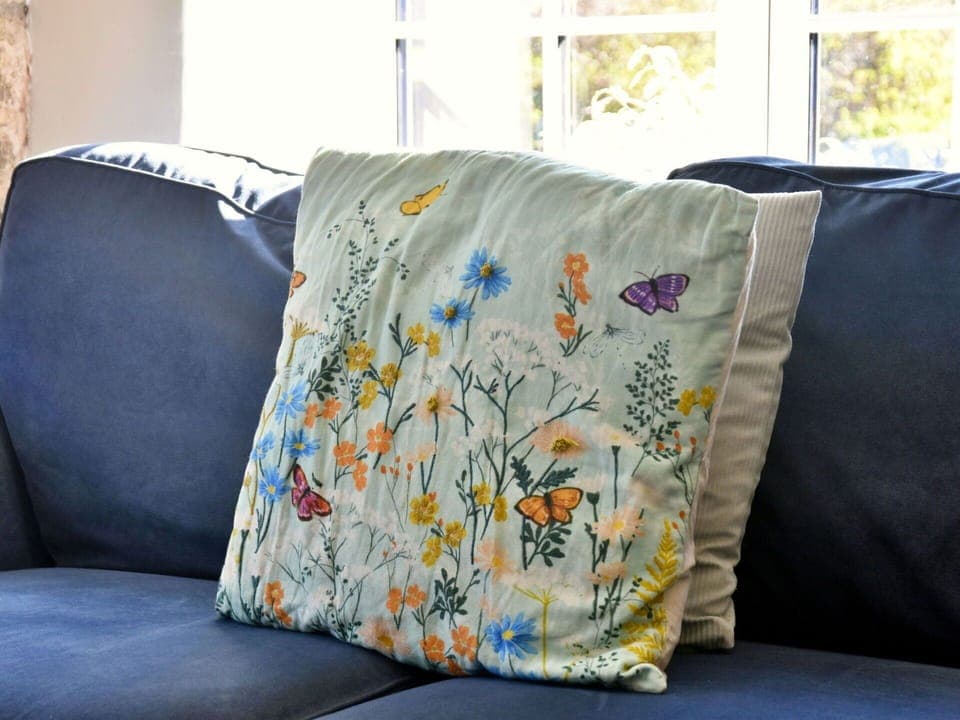 Shade, Mountain Range, Outdoor Structure, Eco Hotel, Deck, Outdoor Furniture, Garden, Chair, Landscaping, Hardwood