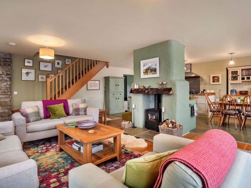 Shade, Mountain Range, Outdoor Structure, Eco Hotel, Deck, Outdoor Furniture, Garden, Chair, Landscaping, Hardwood