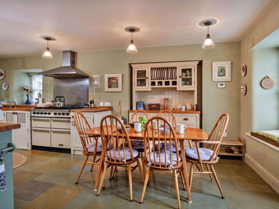 Shade, Mountain Range, Outdoor Structure, Eco Hotel, Deck, Outdoor Furniture, Garden, Chair, Landscaping, Hardwood