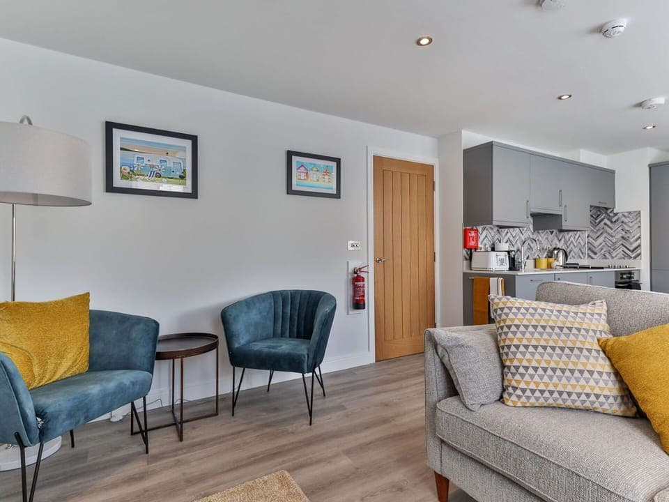 Shade, Mountain Range, Outdoor Structure, Eco Hotel, Deck, Outdoor Furniture, Garden, Chair, Landscaping, Hardwood