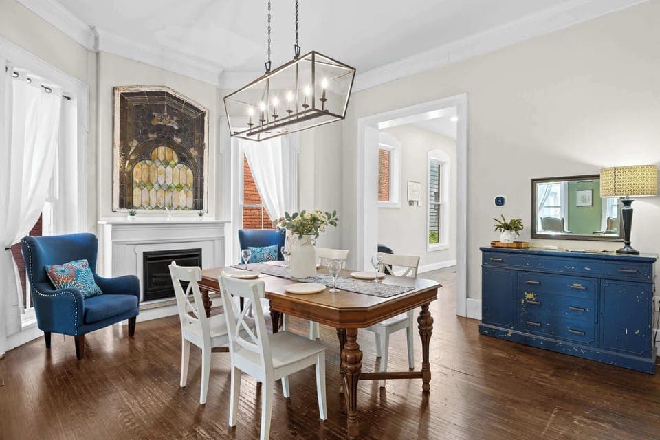 Dining Room: Experience charming elegance. Our dining area is ready for intimate dinners or lively breakfasts.