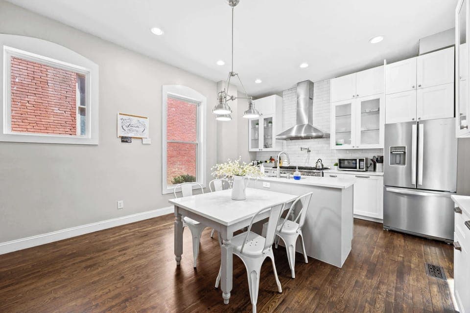 Kitchen: Modern, bright, and ready for your gourmet creations. Enjoy our spacious kitchen!