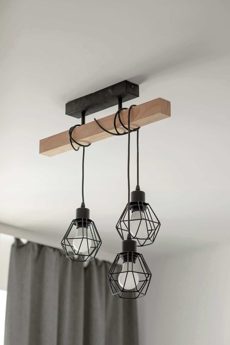 Decorative details / lamps in the studio.