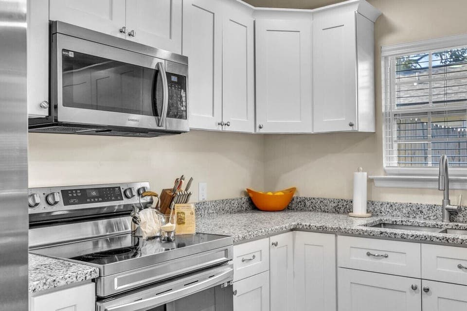 Modern Kitchen | Stainless Steel Appliances, Granite Counters & Fully Stocked for Cooking