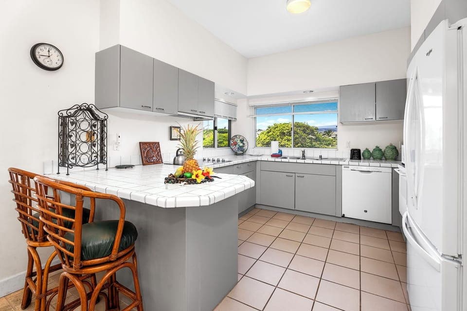 Condo, Multiple Beds, Lanai, Partial Ocean View (Vista Waikoloa D204) | Private kitchen | Dining tables