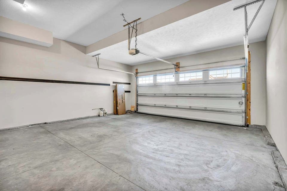 Plenty of parking with space for 4 cars 2 in the garage and 2 in the driveway. No need to worry about street parking!