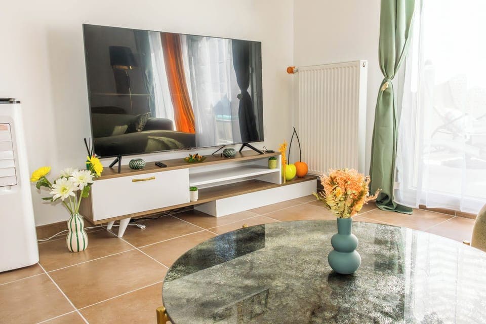 Flat TV, Air condition