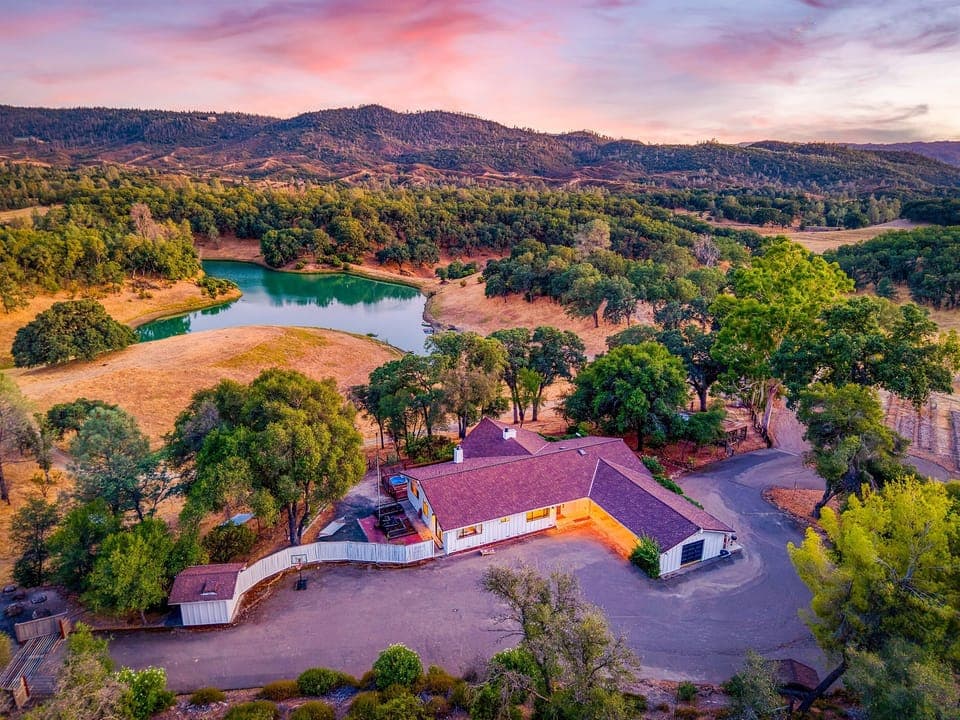 Gorgeous 80 acre Ranch with Private Lake