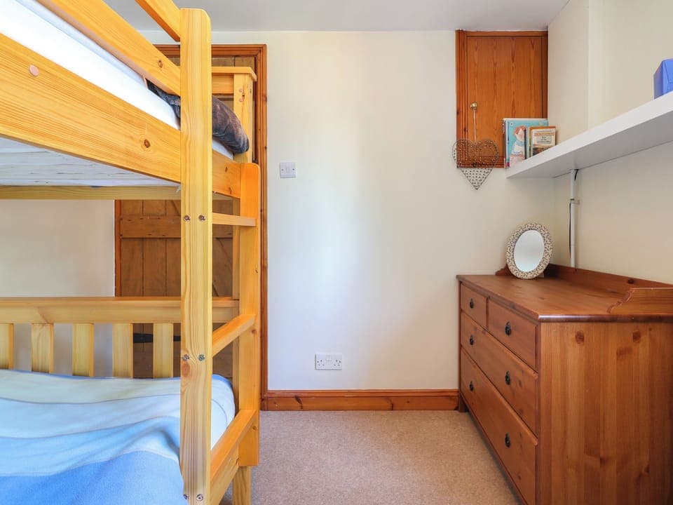 Bunk bedroom | Bramblefield Cottage, All Berkshire