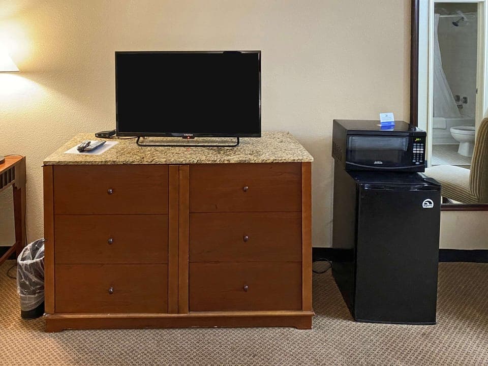 Egyptian cotton sheets, premium bedding, down comforters, pillowtop beds