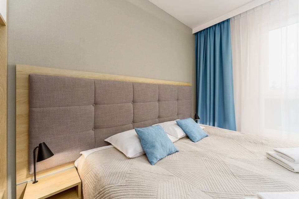 Modern bedroom with comfortable bed.