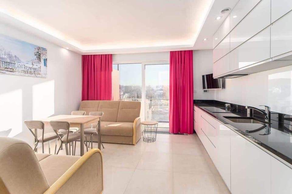 Spacious living room with full equipment. 