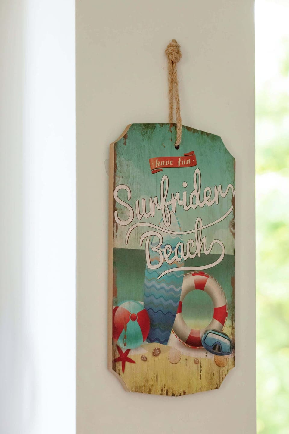 Decorative details add a holiday vibe and a homey feeling to the interior.