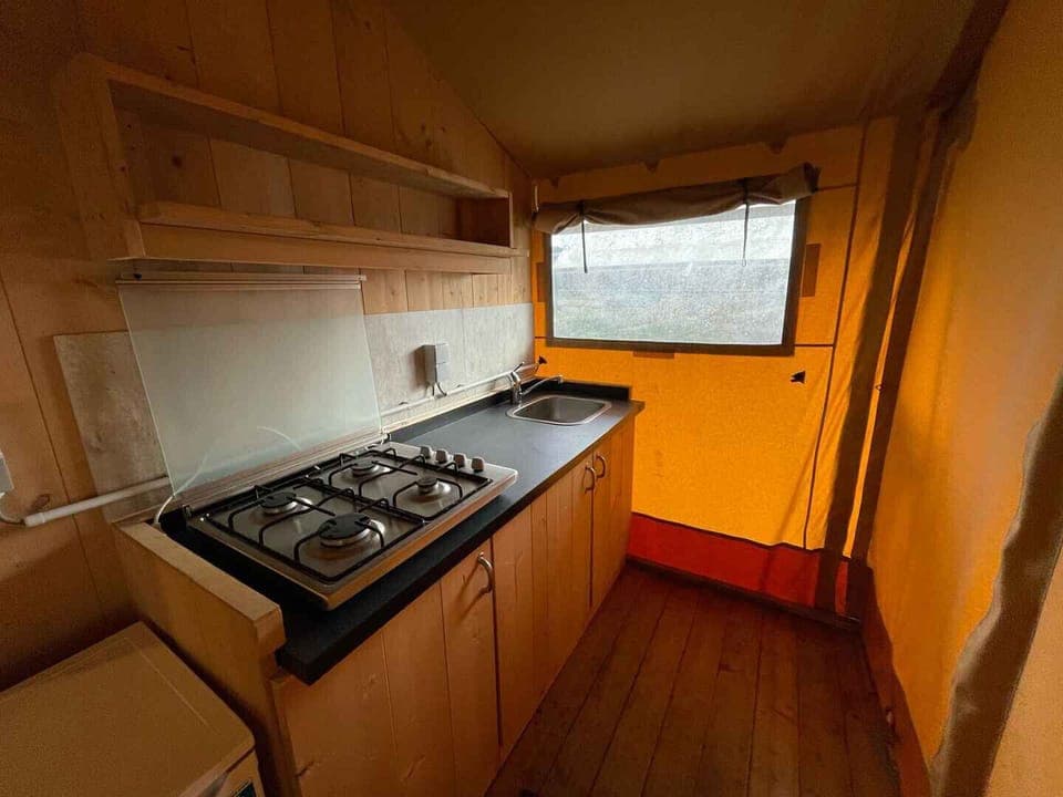 Kitchen of Holiday Park Klein Strand - Glamping 4p