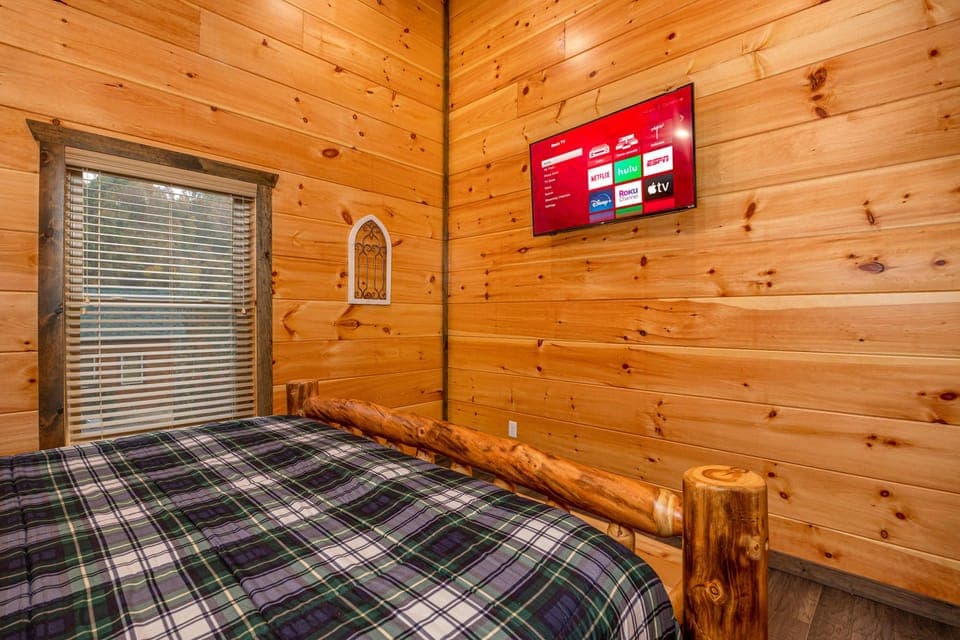 Sink into the plush king-size bed after a day of exploring the Smokies, and fire up your favorite shows or movies on the smart TV