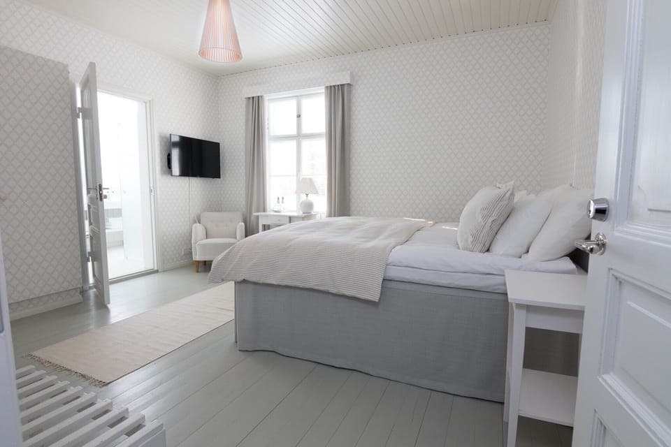 Classic Twin Room, 2 Twin Beds | Individually decorated, desk, iron/ironing board, free WiFi
