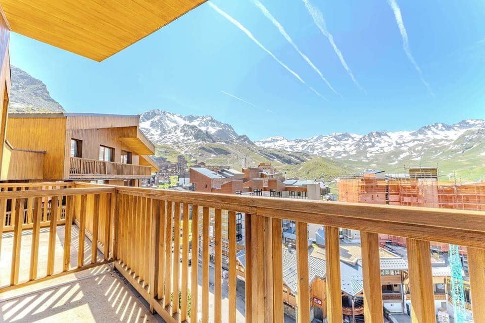Step outside to breathtaking views of the 3 Valleys. Ideal for a morning coffee or après-ski aperitif.