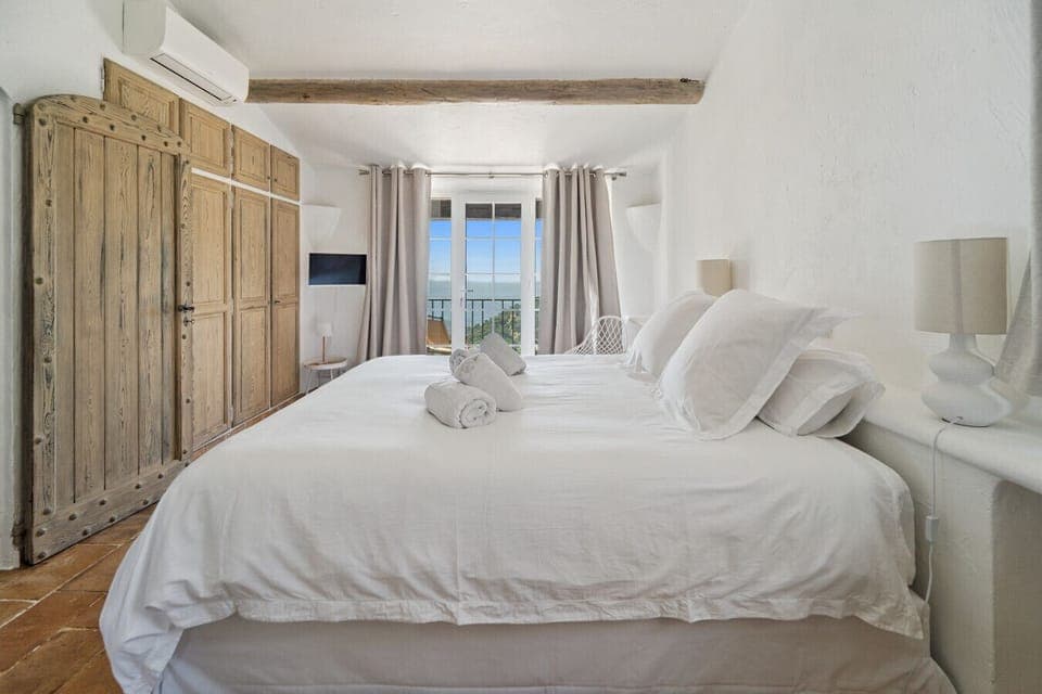 Bedroom with lots of storage space