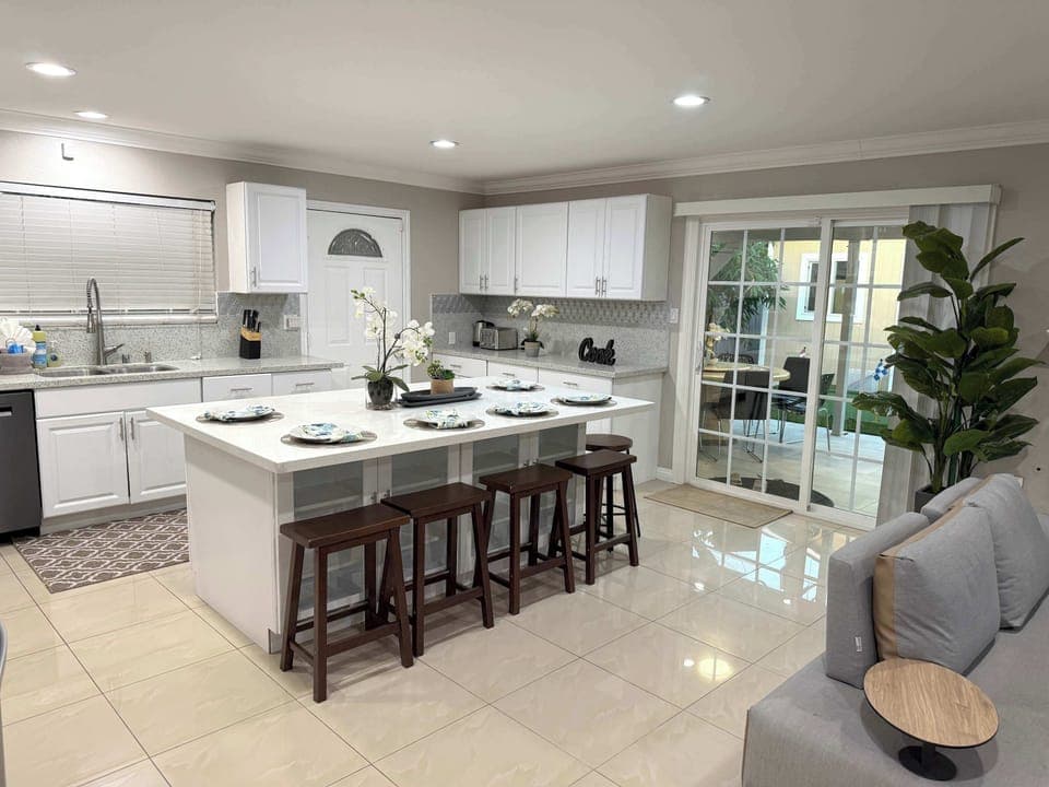 Full kitchen with all the cooking utensils 