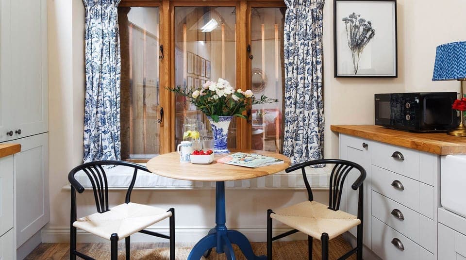 The kitchen dining area at Lemon Tree Cottage, Cotswolds