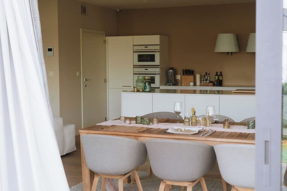 Holiday Home in Halle: Fully equipped kitchen and dining space – Modern kitchen with all appliances, perfect for home-cooked meals.