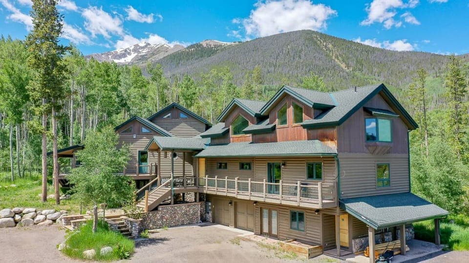 Aspen Hollow Lodge - An amazing place to call home with your closest family and friends