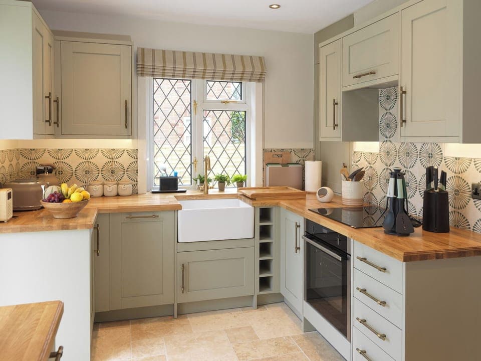 Well equipped kitchen with dishwasher and coffee machine
