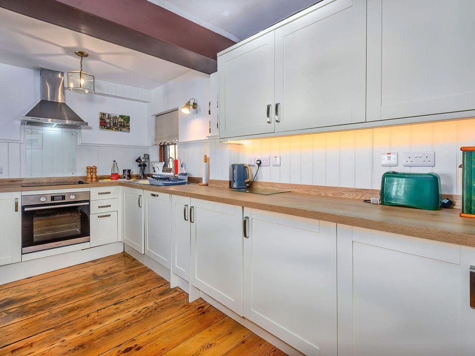 Residential Area, Urban Design, Apartment, Landscaping, Estate, Balcony, Villa, Mansion