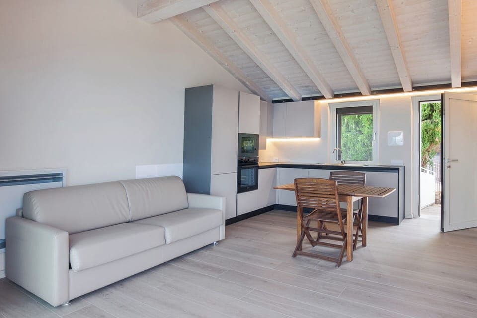 76f5798b-2d40-4eab-926c-6b354bff3261