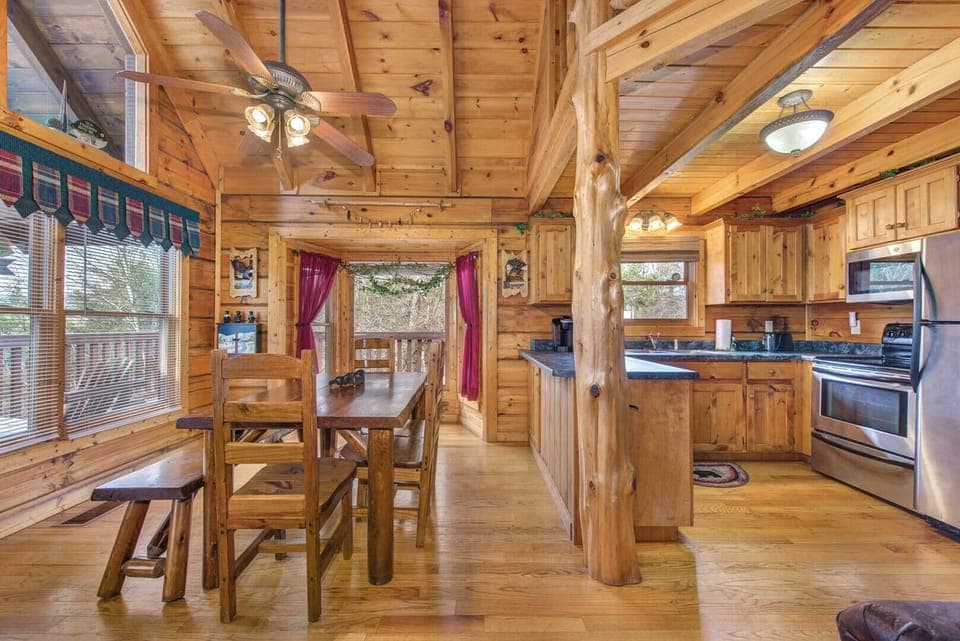 House, Multiple Beds, Hot Tub, Garden View (Catch Me If You Can) | Private kitchen