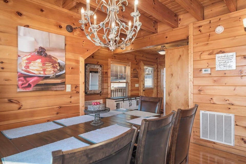 House, Multiple Beds, Balcony, Garden View (Sweet Slice of Heaven) | Dining