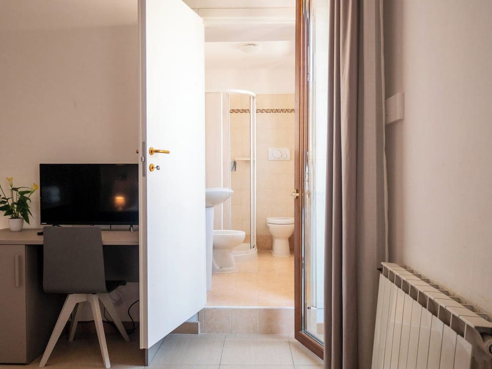 Classic Twin Room, City View | Bathroom | Shower, free toiletries, hair dryer, soap