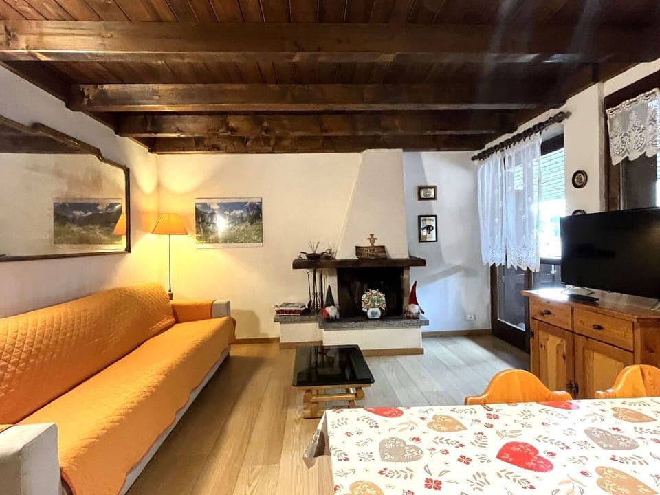 Bedroom, Wood, Bed, Bed Sheet, Bedding, Bed Frame, Home, Ceiling, Room, Hardwood