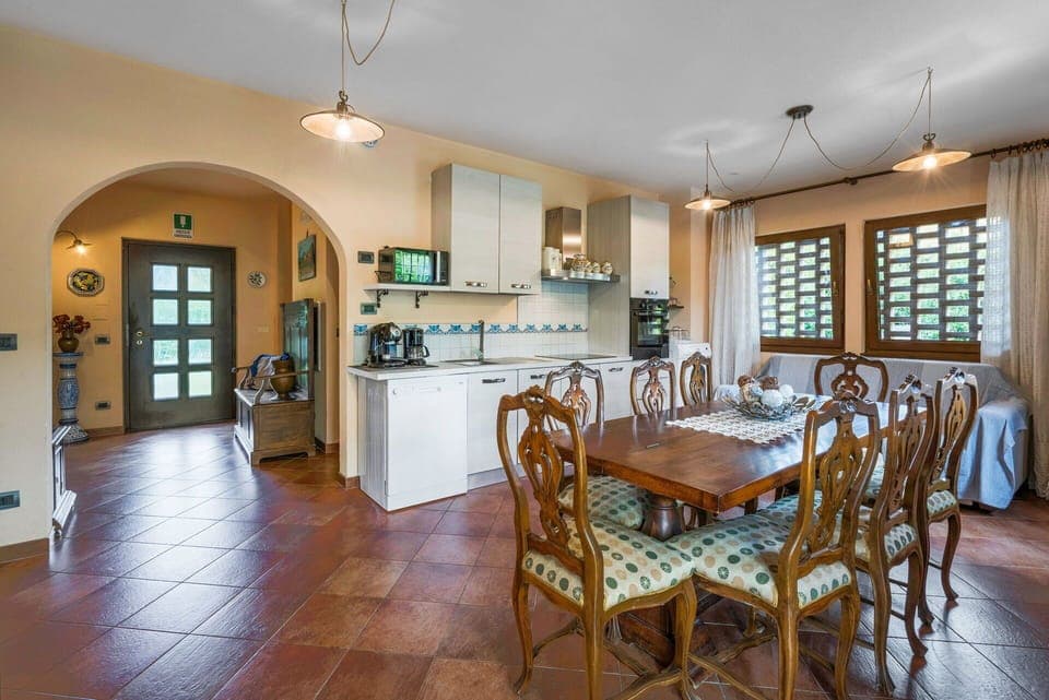 Autumn, Dining Room, Kitchen, Spring, Summer