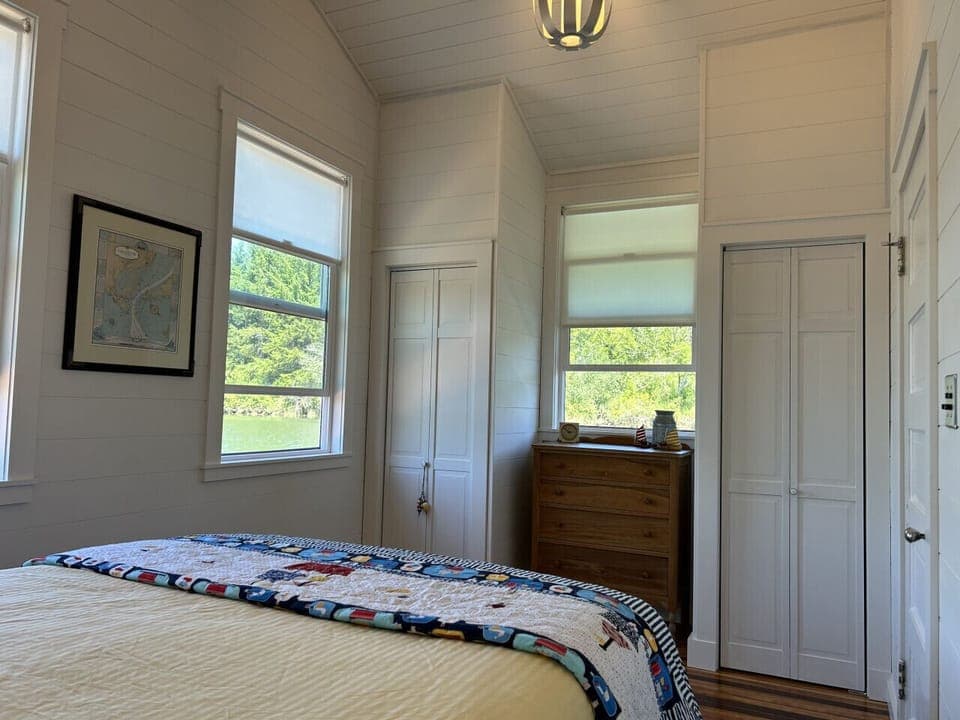 Wake up to beautiful river views