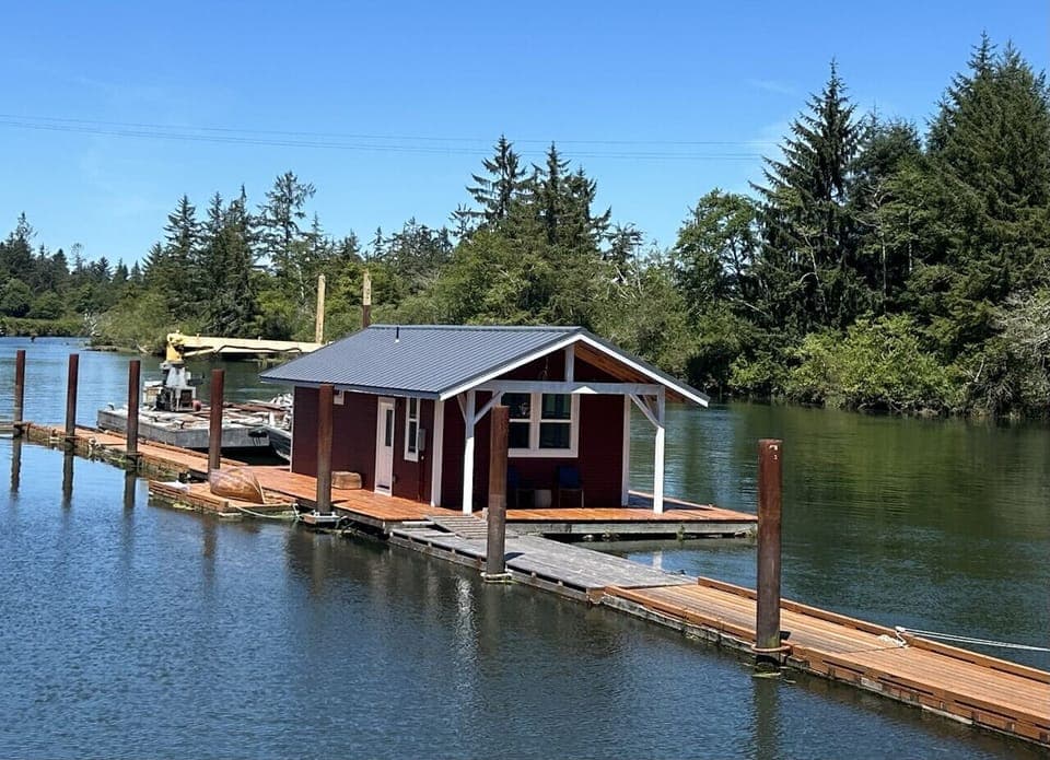 Situated on the John Day River, Float House No. 2 at Jack Creek offers a relaxing retreat.